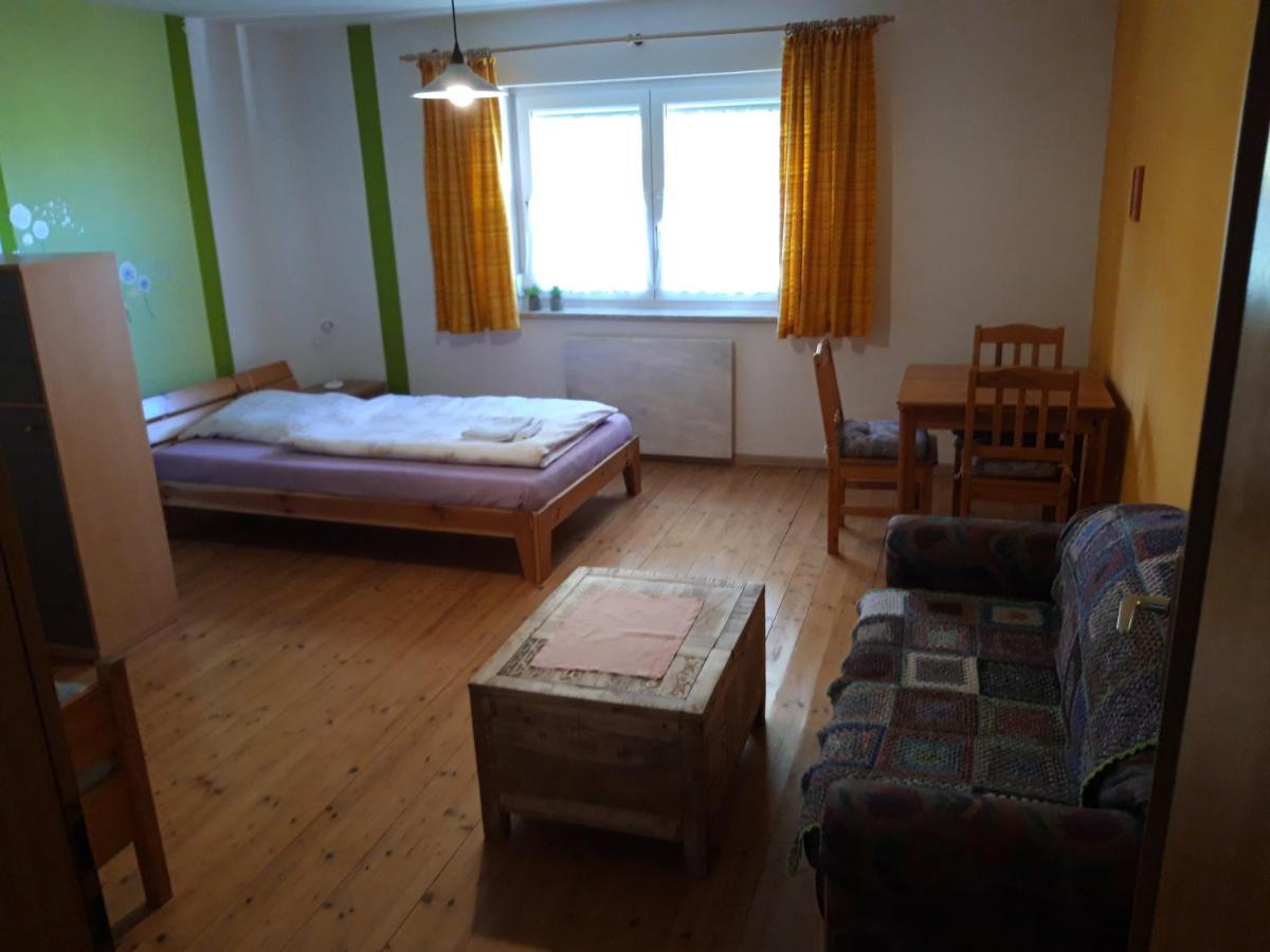 Ferienwohnung Im Seidlerhof Mit Balkon Und Garten 론바크 외부 사진